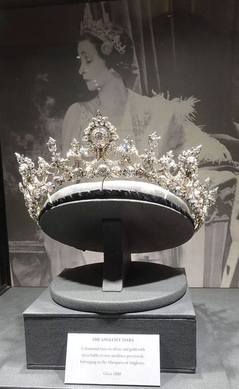 Aesthetic Tiara, Tiara Aesthetic, Elizabeth Windsor, Gaun Abad Pertengahan, Queens Tiaras, Royal Crown Jewels, Crown Aesthetic, Rainha Elizabeth Ii, Tiaras Jewellery