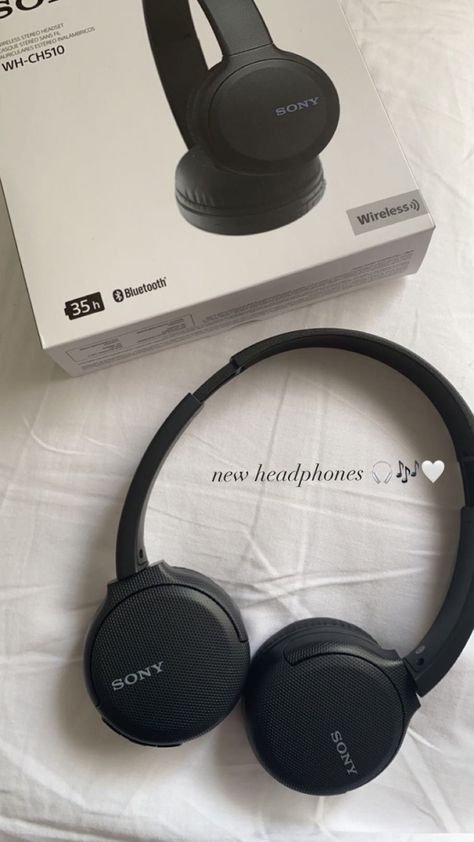 Black Sony Headphones With Stickers, Headsets Aesthetic, Headphones Instagram Story, Sony 510 Headphones Aesthetic, Sony Headphones Aesthetic Wh-ch520, Sony Headphones Wh-ch510 Aesthetic, Types Of Headphones, Sont Headphones, Sony Aesthetic Headphones