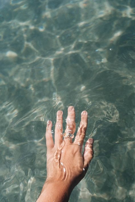 Something In The Water, Calming Pictures, Water Aesthetic, Slow Life, Slow Living, Beach Aesthetic, Leave In, Aesthetic Photography, Blue Water