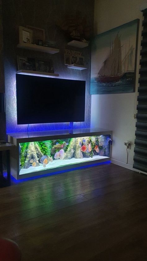 Big Fish Tank Ideas Living Rooms, Fish Tank Under Tv, Tv Unit With Fish Tank, Fish Tank Tv Stand, Modern Fish Tank Ideas Living Rooms, Fish Tank Ideas Living Room, Aquarium Fish Tank Living Rooms, Aquarium Under Tv, Aquarium Mural