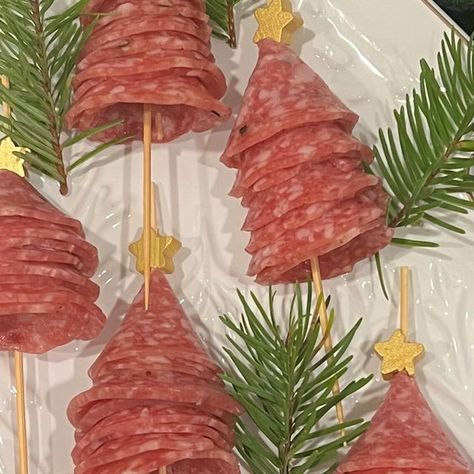 1.1M views · 44K likes | CARVING & CRAVING LLC on Instagram: "🎄✨ Crafting a savory twist to holiday cheer! Join us in making a Salami Mini Christmas Tree • • • • FL (954) 800-0220 UT (801) 609-8805 #charcuterie #party #giftideas #gif #HolidayGifts #PerfectPresents #housewarminggift #daybreakut #fun #cheeseboards #charcuterieboard #FL #birthday #celebration #cheese #party #charcuteriecups #CheeseLovers #christmas #fortlauderdale #pompano #southflorida #bocaraton #parkland" Salami Santa Hat, Pink Christmas Charcuterie Board, How To Make A Charcuterie Christmas Tree, Salami Christmas Tree, Holiday Cheese Board Christmas, Santa Face Charcuterie Board, Santa Hat Charcuterie Board, Cheap Christmas Charcuterie Board, Charcuterie Christmas Cups