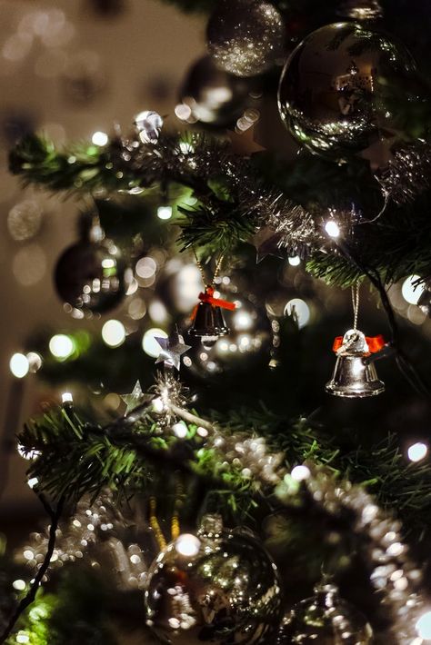 Silver Bells - Learn more about the Christmas Song, Silver Bells. #SilverBells Pinterest Home Decor Ideas, Silver Bells Christmas, Kirkland Home Decor, Home Decor Websites, Primitive Country Homes, Home Decor Catalogs, Tim Allen, Home Decor Shelves, Homemade Home Decor