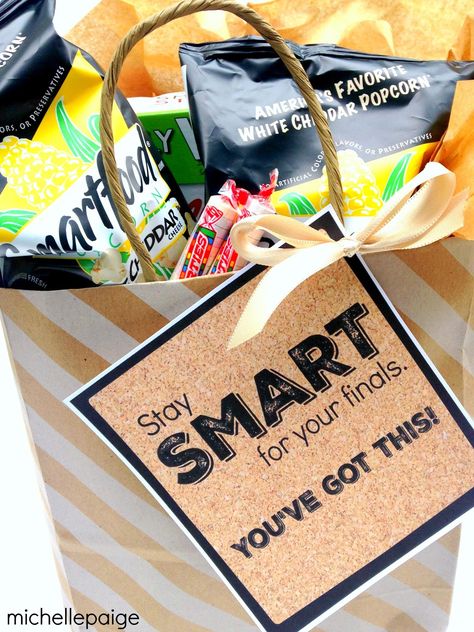 College finals care package filled with SMART foods, Smartwater, Smarties, etc.  Free printables. College Finals Care Package, Apartment Ideas College, Finals Week Care Package, Finals Care Package, College Survival Kit, Unusual Gifts For Women, College Finals, Finals Gift, Chic Christmas Gifts