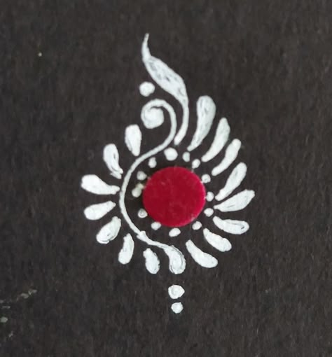 Red White Rangoli, Bengali Mehendi Designs, Easy Kolka Design, White Paint Rangoli, Easy Alpana Designs Bengali, Kolka Design Drawing, Simple Kolka Design, Kolka Design Bridal, Alpana Designs Bengali Simple