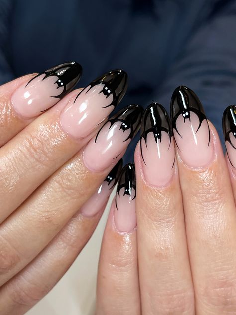 October Nails Acrylic Almond, Dark Nail Inspo Almond, Black Almond Short Nails, Halloween Nails 2024 Almond, Alt Nails Coffin, Gothic Oval Nails, Subtle Halloween Nails Almond, Halloween Nails Gel Almond, Spooky Halloween Nails Coffin Shape