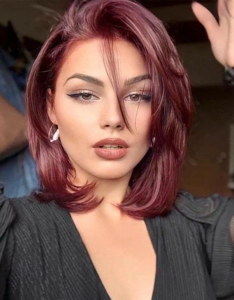 Wine Hair, Red Hair Inspo, Hair Color Burgundy, Hair Color Auburn, Burgundy Hair, Short Hair Color, Red Hair Color, Bob Haircut, Hair Inspiration Color