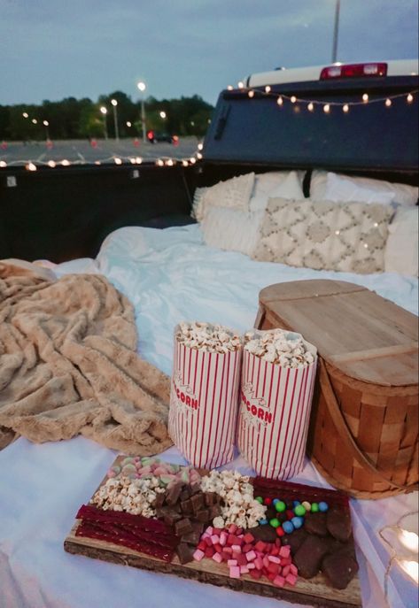 Creative Date Night Ideas, Dream Dates, Romantic Date Night Ideas, Creative Dates, Lake Food Ideas Summer, Food Ideas Summer, Cute Date Ideas, Lake Food Ideas, Dream Date