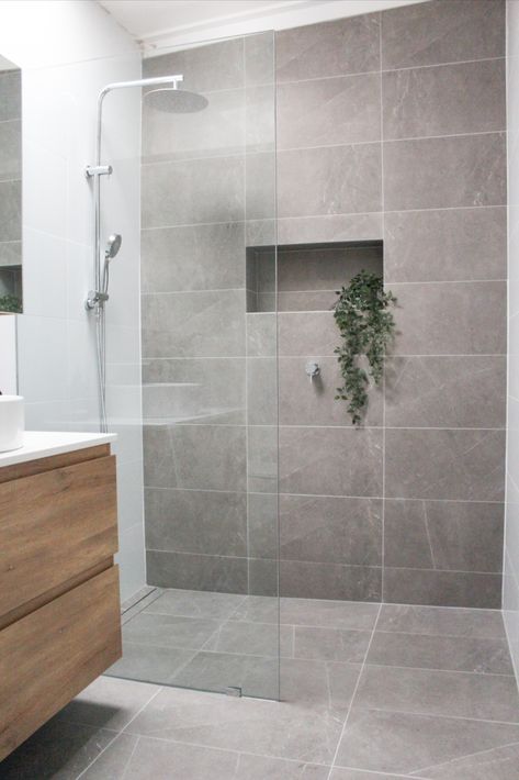 Large Tile Bathroom, Modern Zen Bathroom, Light Grey Bathrooms, Small White Bathrooms, Accessible Bathroom Design, Modern Bathroom Renovations, Wonderland Decor, Grey Bathroom Tiles, Bathroom Solutions