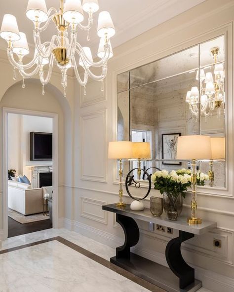 Classic Interior Design Luxury, Taylor Howes, Luxury Houses Entrance, Entrance Hall Decor, Mirror Decor Living Room, Guest Bathroom Decor, Hall Interior Design, Hall Interior, Foyer Design