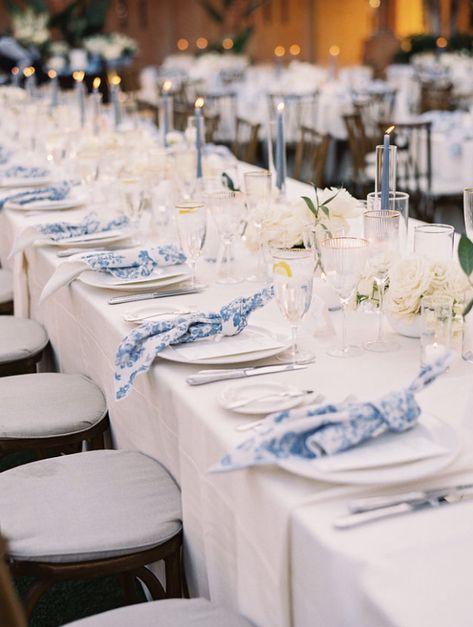 Blue Tablecloths Wedding, Simple Wedding Party, Blue White Wedding Table, Blue Wedding Place Settings, Blue Wedding Theme Table Settings, Table Setting For Wedding Receptions, Blue White China Wedding, Blue Black White Wedding, Linens For Wedding