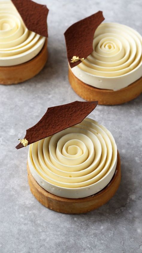 Matt Adlard, Hazelnut Tart, Kue Macaroon, Fancy Desserts Recipes, Patisserie Fine, Gourmet Desserts, בר מצווה, Fancy Desserts, Sweet Pastries