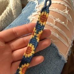 Floss Bracelets, Cool Friendship Bracelets, String Bracelet Patterns, Bracelets Tutorial, Bracelets Friendship, Friendship Bracelet Patterns Easy, Cute Friendship Bracelets, Yarn Bracelets, Handmade Friendship Bracelets