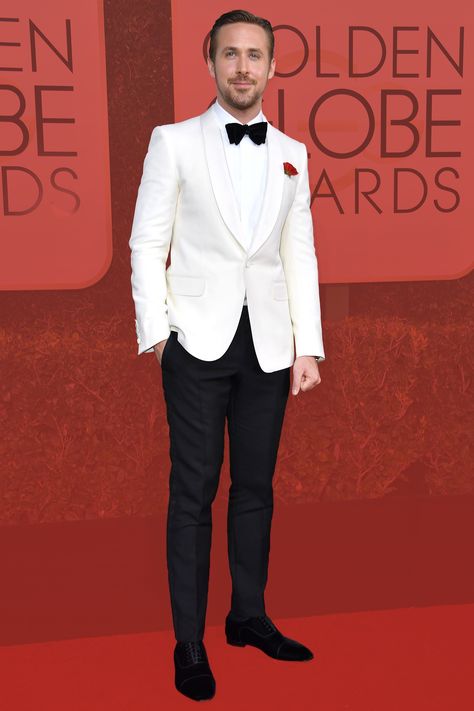 Ryan Reynolds Tuxedo, White Velvet Tuxedo, White Blazer Tuxedo Men, Wedding White Tuxedo, White Suit For Men Wedding, Tuxedo For Men White, White Suits For Men Wedding, Wedding Dresses Man, Off White Suit Men