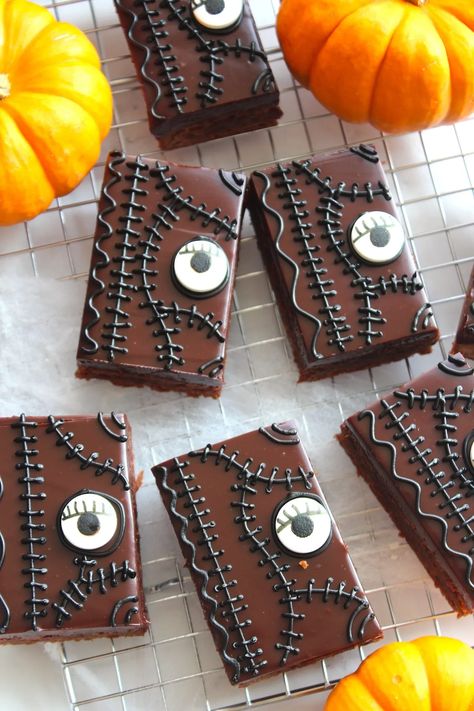 Hocus Pocus Spell Book Brownies - The Squeaky Mixer Brownie Hocus Pocus Book, Spell Book Brownies, Hocus Pocus Book Brownies, Hocus Pocus Book Cake, Spell Book Cake, Book Brownies, Squeaky Mixer, Halloween Tart, Hocus Pocus Spell