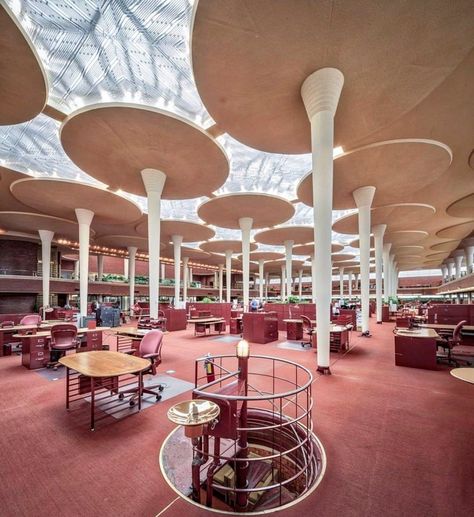 Happy 152nd Birthday #franklloydwright .... Mushroom-shaped columns, pyrex skylights and earthy coloured furnishings feature in Frank Lloyd… Johnson Wax Building, Johnson Wax, Frank Lloyd Wright Architecture, Frank Lloyd Wright Buildings, Sc Johnson, Frank Lloyd Wright Design, Frank Lloyd Wright Homes, Amazing Buildings, Organic Architecture