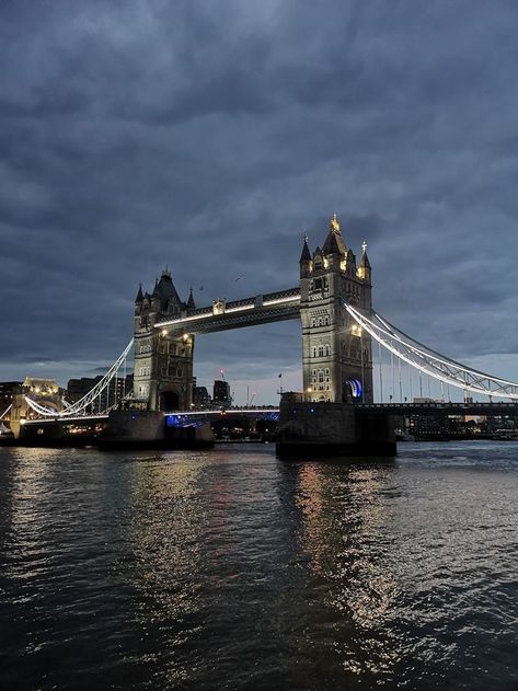 london Tower Bridge London Night, London Bridge At Night, London In Night, London Aesthetic At Night, Living In London Aesthetic Night, London Work Aesthetic, Night London Aesthetic, London Aestethic, London At Night Aesthetic