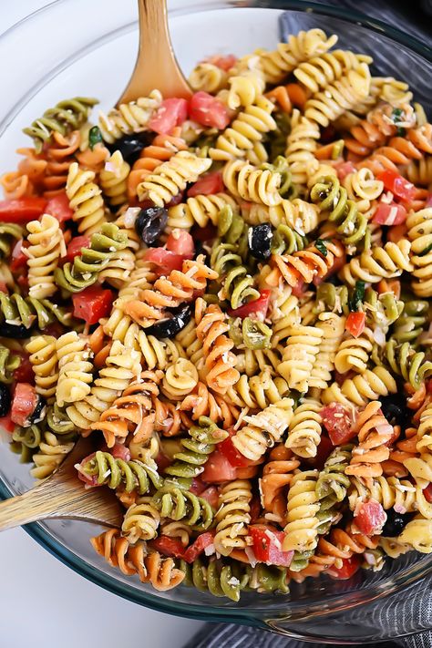 Wedding Pasta Salad, Tri Color Pasta Salad Recipe, Suddenly Salad Recipe Add Ins, Colored Pasta Salad, Tri Colored Pasta Salad, Tricolor Pasta Salad, Pasta Salad Pesto, Color Pasta Salad, Best Italian Pasta Salad