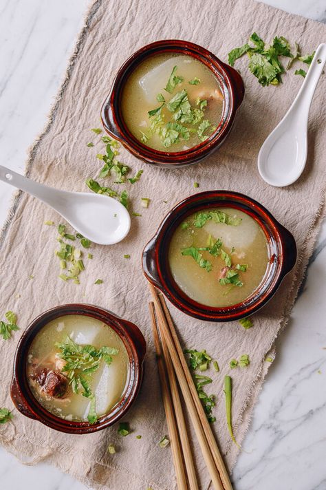 Simple Oxtail Soup, by thewoksoflife.com @thewoksoflife Winter Melon Soup, Pork Bone Soup, Rice Cake Soup, Chinese Soup Recipes, Oxtail Soup, Wok Of Life, Woks Of Life, The Woks Of Life, Light Soups