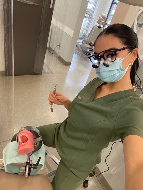 Dentist Career, Dental Hygienist School, Dental Assistant Study, Dental Hygiene Student, Dental Decay, Dental Aesthetics, Strong Teeth, Dentistry Student, Dental Hygiene School