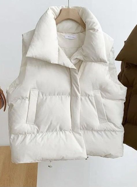 Outfits Ladies, Sleeveless Puffer, Lightweight Vest, Trendy Fits, Winter Vest, Thick Sweaters, Vest Coat, Sleeveless Jacket, Winter Warmers