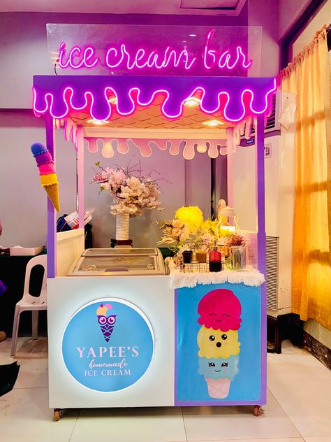 Ice Cream cart suitable in any occasion. Ice Cream Freezer Design, Ice Cream Cart Ideas, Ice Cream Stand Ideas, Ice Cream Cart Design, Ice Cream Shop Ideas, Ice Cream Booth, Ice Cream Shop Design, Popsicle Cart, Ice Cream Stall