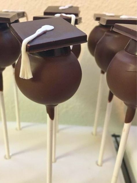 Men’s Graduation Party, Ged Graduation Party, Doctor Grad Party Ideas, Graduation Party Ideas 8th Grade, Graduation Baking Ideas, Graduation Party Ideas Gold And Black, High School Graduation Party Ideas Diy, Graduation Theme Ideas High School, 18th Birthday/graduation Party Ideas