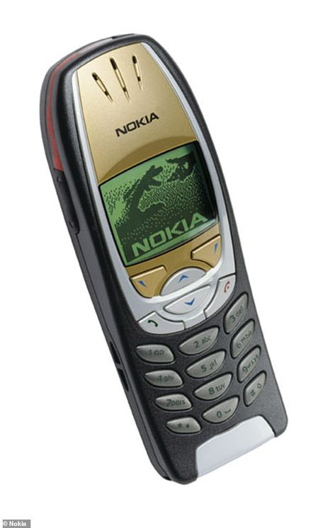 The 2001 Nokia 6310 (pictured) had a 1.8 inch 120x160 pixel screen and a memorable two-tone gold and black trim Old Nokia, Old Cell Phones, Classic Phones, Nokia Phone, Old Technology, Retro Gadgets, Mobile Price, Feature Phone, Retro Phone