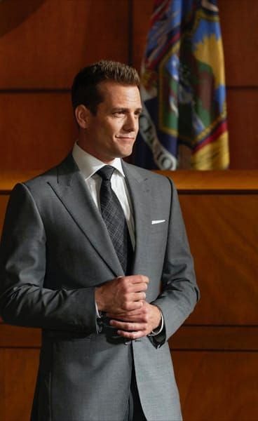 Suits is flying high on Netflix. But where can you find the cast now? Harvey Specter Suits Outfit, Suits The Show, Business Men Aesthetic, Suits Harvey Specter, Suits Cast, Suits Serie, Harvey Suits, Suits Tv Show, Specter Suits