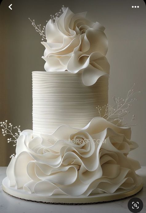 Timeless Romantic Wedding, Ivory Wedding Cake, Ruffle Wedding Cake, Birthday Cake Decorating Ideas, Beautiful Cake Designs, Dream Wedding Cake, Cake Decorating Ideas, Enchanted Wedding, Gorgeous Wedding Cake