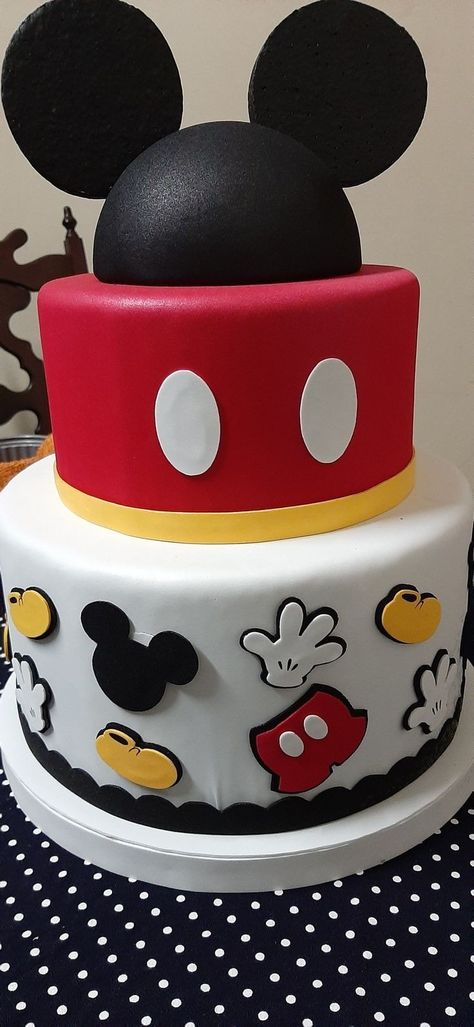 Bolo Do Mickey Mouse, Simple Cake Design, Mickey Birthday Cakes, Γενέθλια Mickey Mouse, Mickey Mouse Birthday Decorations, Mickey First Birthday, Mouse Birthday Cake, Mickey 1st Birthdays, Mickey Mouse Birthday Cake