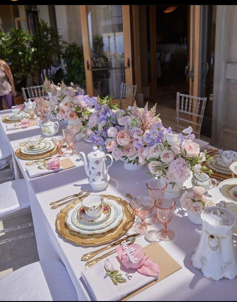 Soft Wedding Decorations, Feminine Dinner Party, Bridal Tea Party Table Setting, Bridgerton Bridal Shower Table Setting, Outdoor Floral Party, Tea Party Plates Table Settings, Rococo Themed Party, Pastel Floral Table Arrangements, Bridgeton Bridal Shower Theme