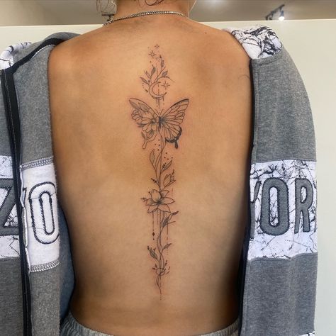 Big spine piece but make it dainty and cute ✨ #daintyspinetattoo #femininespinetattoo #girlyspinetatoo #finelinespinetattoo #finelinetattooinspo Women Tattoo Back Spine, Spine Tattoos For Women Animals, Big Dainty Tattoos For Women, Cute Dainty Tattoo Ideas, Simplistic Spine Tattoos For Women, Womens Tattoos Spine, Planets On Spine Tattoo, Spine Tattoos On Women, Spine Tattoo Women Unique