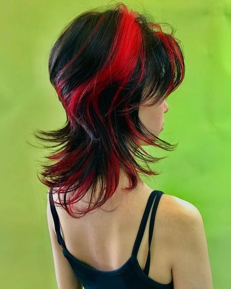 Punk Hair Color, Under Hair Color, Split Hair, Punk Hair, Haircuts For Medium Hair, Alternative Hair, Creative Hairstyles, Hair Inspo Color, Hair Transformation