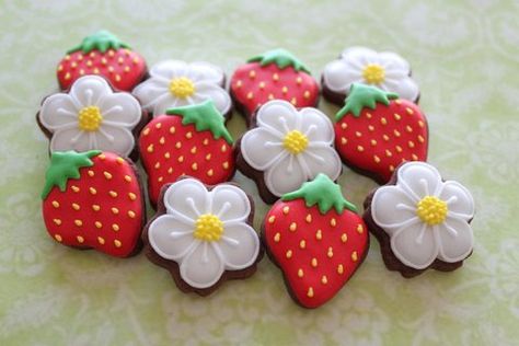 Strawberry Sugar Cookies, Fruit Cookies, Mint Lemonade, Strawberry Season, Sugar Cookie Royal Icing, Strawberry Cookies, Spring Cookies, Summer Cookies, Sugar Cookie Designs