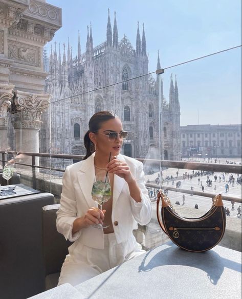 Milano Italy Instagram Story, Milan Story Instagram, Milano Outfit Summer, Milan Fits, Milan Italy Fashion, Milan Instagram, Venice Italy Outfit, Milan Outfits, Old Money Winter