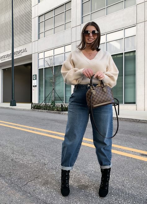 Winter Mode Outfits, Mid Size Fashion, Slouchy Jeans, Denim Trends, Plus Size Kleidung, Mode Inspo, Curvy Girl Outfits, Curvy Outfits, Spring Outfits Casual