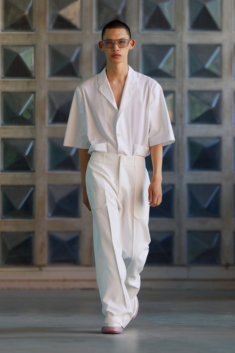 All White Outfit For Men, Men Designer Outfits, Resort Menswear, Leisure Menswear, All White Outfit Men, All White Mens Outfit, White Outfit Men, White Fashion Men, Linen Menswear