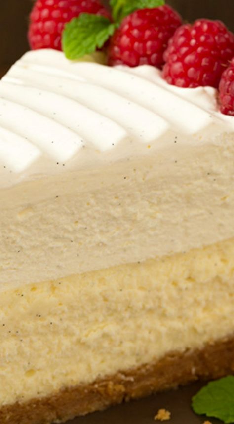 Cheesecake Factory Copycat, Vanilla Bean Cheesecake, Strawberry Sugar, Cheesecake Factory Recipes, The Cheesecake Factory, Vanilla Recipes, Vanilla Cheesecake, White Chocolate Mousse, Best Cheesecake