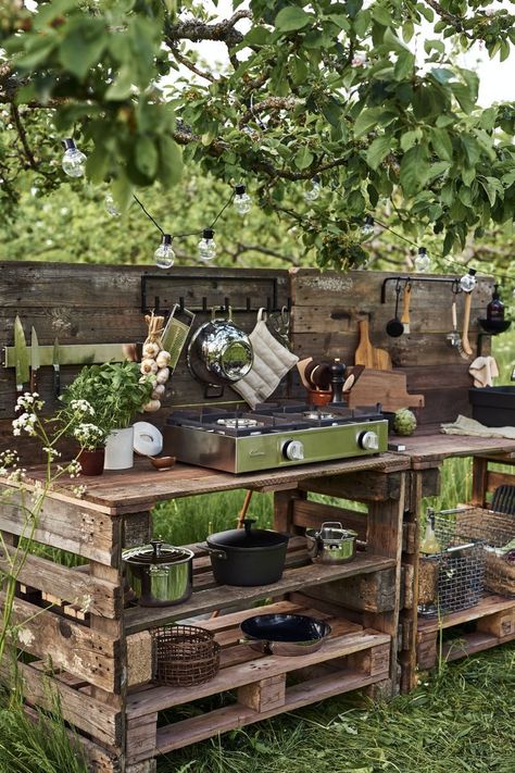 Simple Outdoor Kitchen, Rustic Outdoor Kitchens, Diy Outdoor Kitchen, Have Inspiration, Rustic Outdoor, Small Backyard Design, Patio Decorating, Small Patio, Deck Decorating