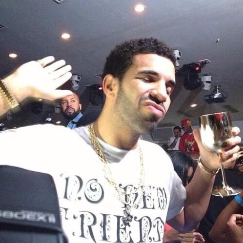 Iconic Drake Photos, Drake Pfp 2000, Rare Drake Pictures, Old Drake Pics, Drake Pfp Aesthetic, Drake Meme Face, Old Drake Aesthetic, Drake 2000s, Drake Drinking