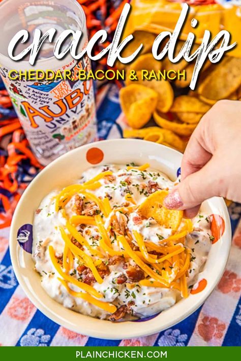 Crack Dip – Cheddar Bacon Ranch Dip – I always double the recipe and there are never any leftovers! People go crazy for this dip!! Sour cream dip loaded with cheddar, bacon, and ranch mix. Super simple to make and super delicious. One bite of this yummy ranch dip and you will be blown away! Great for parties! Low-carb, keto-friendly, and gluten-free! Serve with chips, veggies, or crackers. Superbowl Party Appetizers, Bacon Puffs, Bacon Cheddar Dip, Bacon Ranch Dip, Cream Cheese Sausage Balls, Easy Super Bowl, Sour Cream Dip, Bacon Dip, Best Sausage