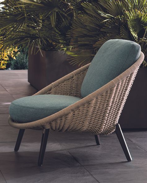 Minotti Outdoor, Armchair Footstool, Minotti Sofa, Moroccan Ottoman, Loft Inspiration, Porch Chairs, Bataan, Furniture Design Chair, Balcony Furniture