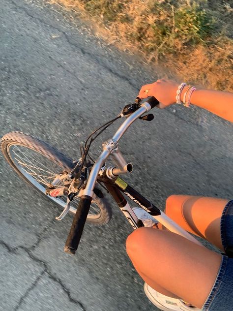 Asthetic Vibe Photo, Vision Board Pictures Outdoors, Rest Vision Board, Summer Gym Aesthetic, Physical Vision Board, Riding A Bike, Shotting Photo, Foto Tips, Summer Plans