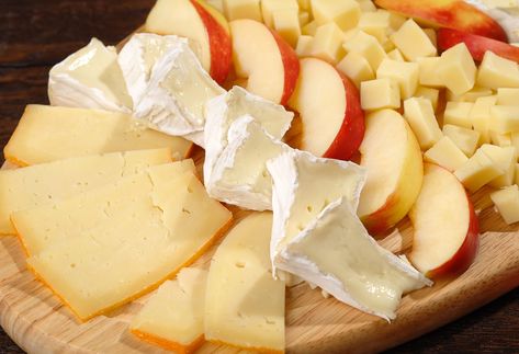 Apple And Cheese Charcuterie Board, Apples And Cheese Appetizer, Cheese And Apple Pairing, Charcuterie Board With Apples, Apple And Cheese Board, Apple Cheddar Appetizer, Apple And Cheese Pairings, Apple Cheese Board, Apple Pairings