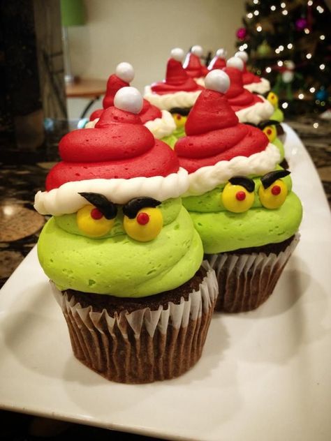 Grinch Christmas Treats, Grinch Cupcakes, Cupcake Receptek, Cute Grinch, Grinch Cake, Dessert Parfait, Grinch Christmas Party, Oreo Cupcakes, Think Food