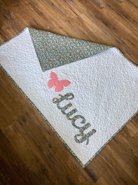 SouthSewingCo - Etsy Embroidery Names, Quilt Embroidery, Personalized Baby Quilt, Baby Crib Quilt, Cricut Baby, Girls Applique, Custom Baby Blanket, Quilt Baby