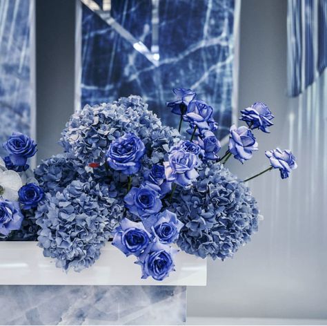 Blue And Black Floral Arrangements, Firework Festival, Blue Wedding Receptions, Hotel Flowers, Blue Centerpieces, Hydrangeas Wedding, Denim And Diamonds, Flower Installation, China Blue