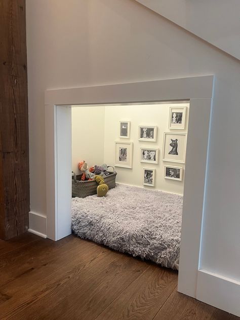 We may be in the dog days of summer, but these homeowners are giving their dogs the best life all year round with their own dedicated spaces underneath the #stairs. Both of these projects were part of whole house #remodels in the 2024 Alabama Remodeling Excellence Awards competition. See more at RemodelAlabama.com. Pics 1 & 2: Emmy May Design & Construction Management, LLC Pics 3 & 4: @lm_design_build_furnish #doghouse #dognook #gonetothedogs #dogdaysofsummer #alabamaremodelingexcellencea... Dog Cupboard Under Stairs, Bedroom With Dog Area, Dream Dog Room, House With Dogs Ideas, Closet Dog House, Dog Nook Ideas Under Stairs, Dog Home Under Stairs, Dog Spaces In House Bedrooms, Under The Stair Dog Room