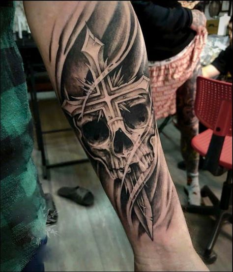 101 Best Small Skull Tattoo Ideas That Will Blow Your Mind! 36 Outsons Forearm Skull Tattoos For Guys, Skull Forearm Tattoo, Fear Of Life, Good First Tattoos, Skull Tattoo Ideas, Pirate Skull Tattoos, Small Skull Tattoo, Skull Rose Tattoos, Inner Forearm Tattoo