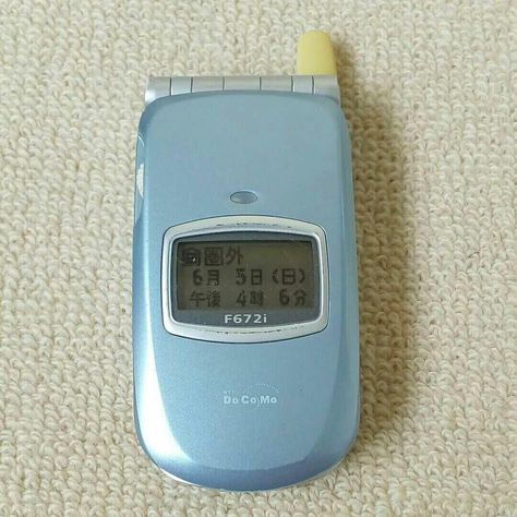 Cute Electronics, Flip Phone Decoration, Docomo Flip Phone, Japanese Flip Phone, Y2k Items, 2000s Phone, Aesthetic Dump, Vintage Phone, Kitty Items